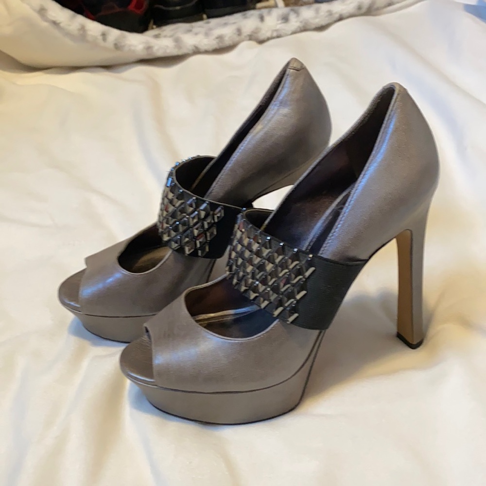 Never worn Vince Camuto heels